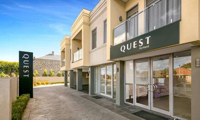 Portland Apartment | Relax at Quest Portland: Oceanfront Getaway with Pool