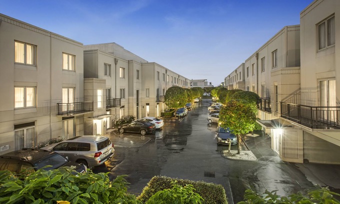 South Yarra Apartment | Pet-Friendly Quest Prahran: Rated 9/10 for Family Comfort