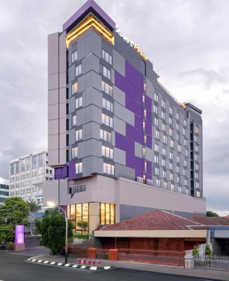 Semarang Hotel | Family-Friendly Quest Prime Pemuda with Pool in Semarang