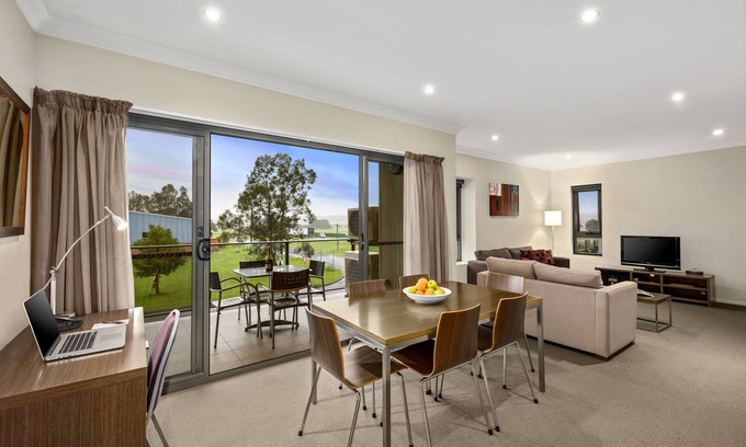 Singleton Apartment | Elegant Quest Singleton: 4-Star Stay with Family-Friendly Amenities