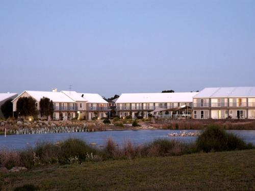 Williamstown Apartment | Relaxing Getaway at Quest Williamstown North with Pool & Spa