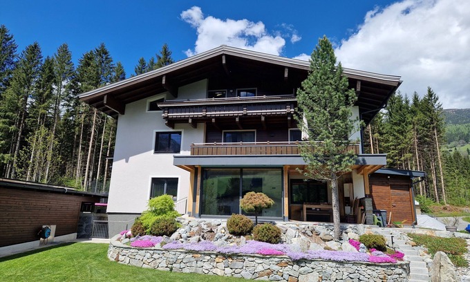 Schonbach Apartment | Quiet holiday apartment with a large balcony