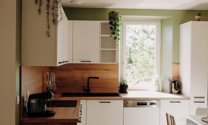 Saint-Etienne-de-Fontbellon House | Quiet town house with parking, courtyard, wifi and Clim, green lane