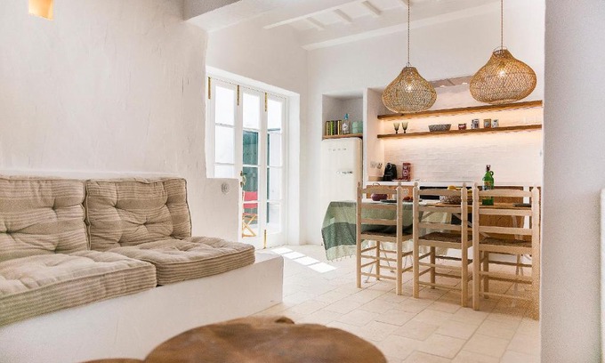 Ciutadella de Menorca House | Discover Qui No Passa: Family-Friendly Stay with Breakfast