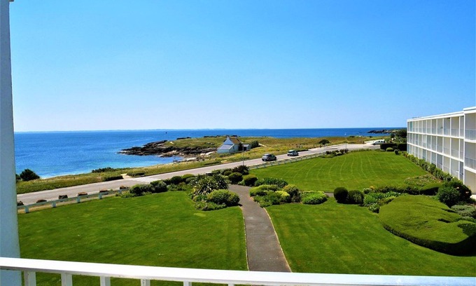Quiberon Apartment | Cozy Studio Quiberon with Ocean View and Spa Amenities