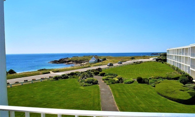 Quiberon Apartment | Seaside Studio Apartment in Quiberon with Scenic Views