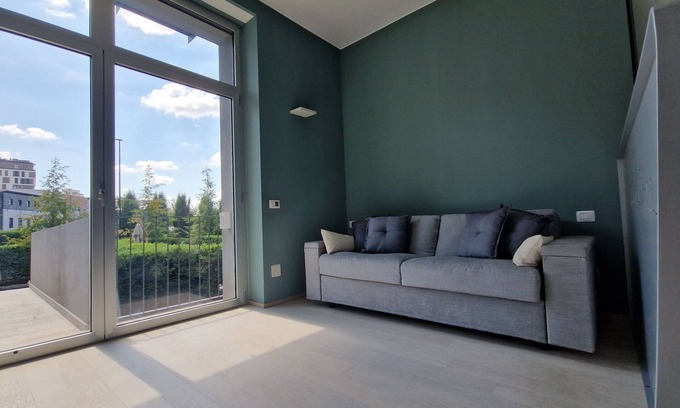 Greco House | Inviting Flat Lucini with Private Garden and Parking Access