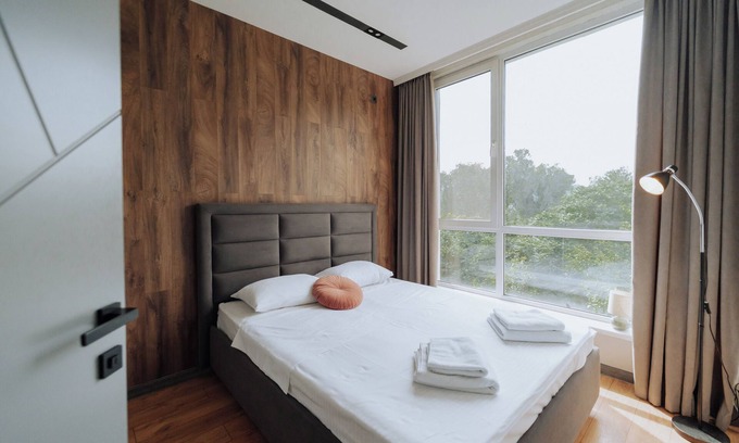 Riscani Apartment | Quiet 1BR Retreat – 2 min to Transit and Shops