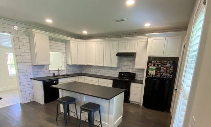 Plain City House | Cozy 2 Bedroom Home in Plain City - Pet & Child Friendly