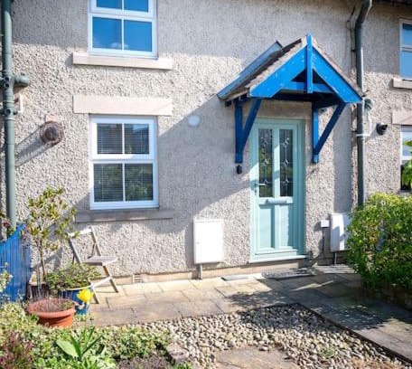 Carnforth House | Serene 2 Bedroom Cottage Near the Lakes - Pet & Child Friendly