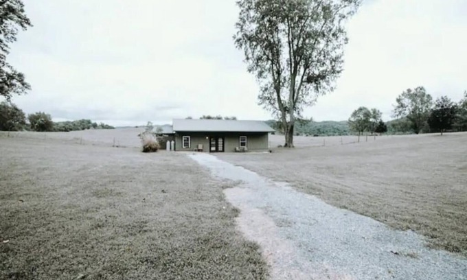 Abingdon Cabin | Cozy 2 BR Cabin in Abingdon B for Family Getaways