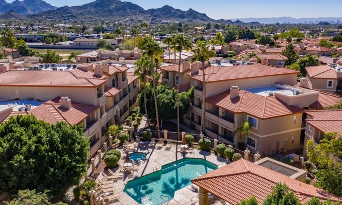 North Mountain Condo | Relaxing Retreat with 2 King Beds & 3 Pools for Families