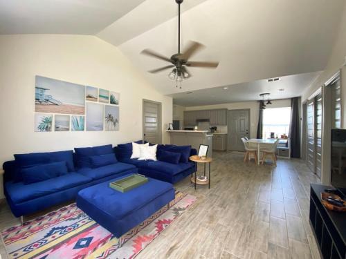 McAllen Apartment | Cozy 2BR Retreat with Wi-Fi & Laundry Near Shops