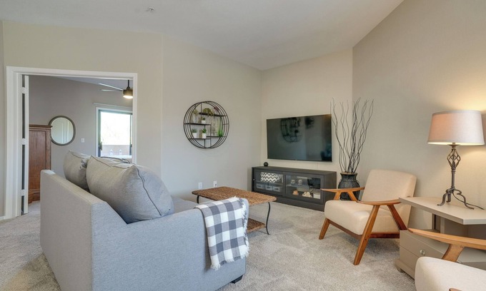 Greenway Palms Condo | Tranquil Peoria Condo with Pool, Spa & Hot Tub Access
