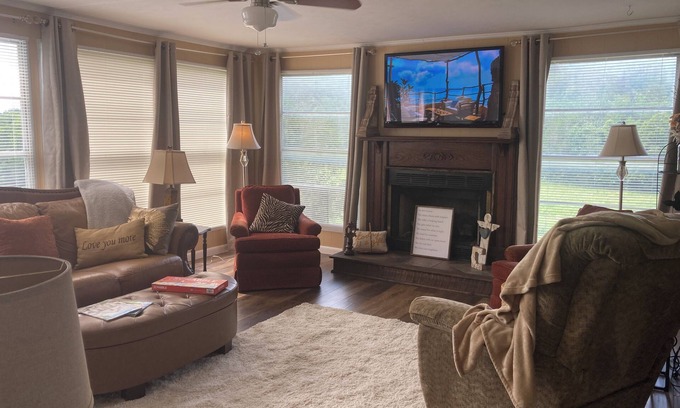 Kodak Other | Serene Gateway to the Smokies: Top-Rated Hotel with Spa