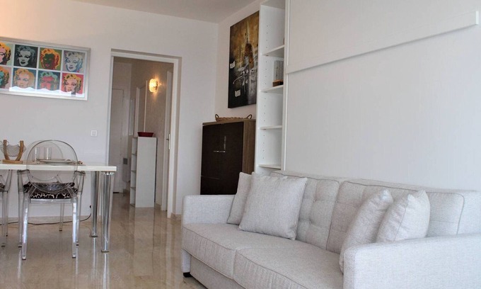 Villeneuve Loubet Beach Apartment | Oceanfront Studio Flat in Villeneuve-Loubet for Two