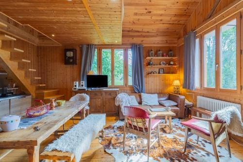 Saint-Pierre-en-Faucigny House | Serene Mountain Chalet: Guest Rated 10/10 & Family-Friendly