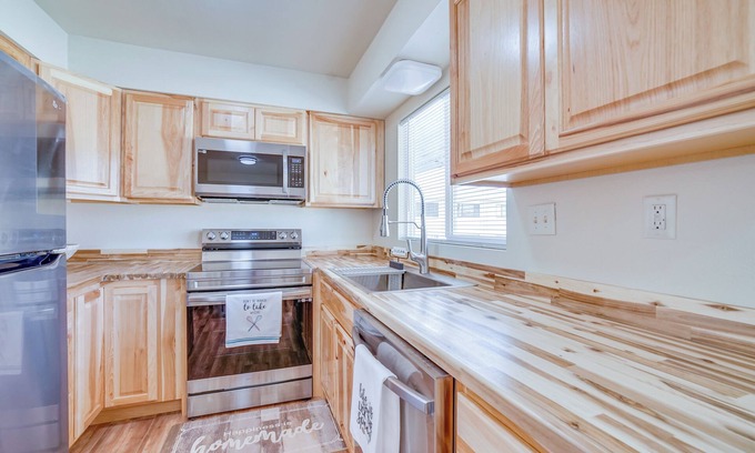 Midtown Anchorage Apartment | Tranquil Anchorage Retreat Near Earthquake Park