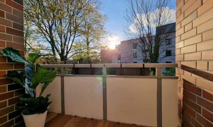 Ahrensburg Apartment | Bright Room with King-Size Bed & Spa Access Awaits You