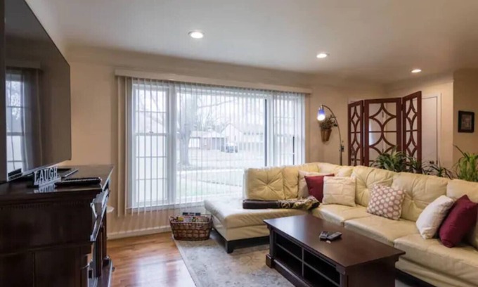 Oak Park House | Peaceful Retreat with Family-Friendly Amenities Awaits