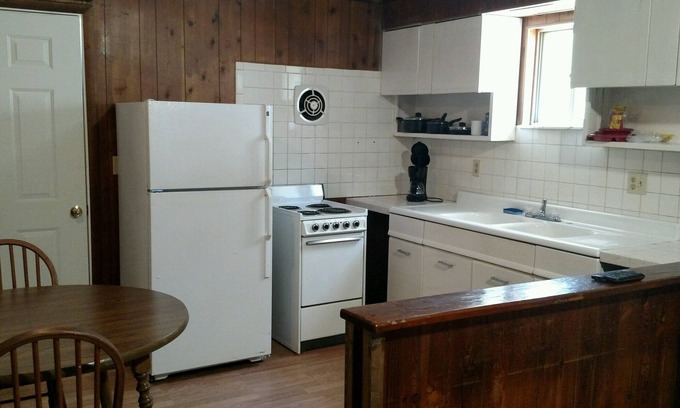 Cadiz Cabin | Cozy Lake Barkley Cabin with Full Kitchen & Top Amenities