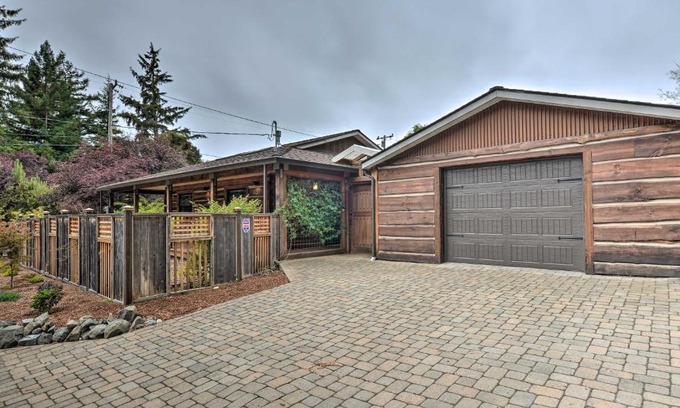 Eureka House | Cozy Eureka Home Steps from Sequoia Park and Zoo