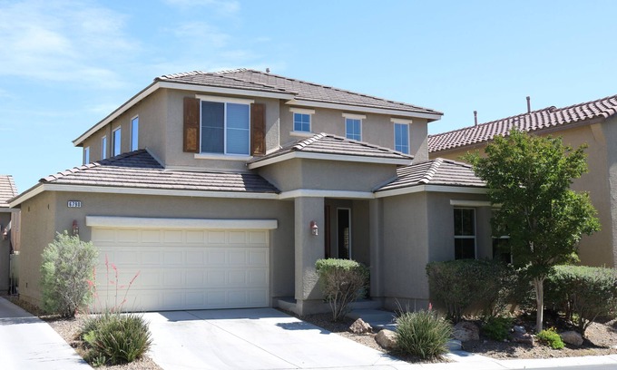Enterprise House | Serene Oasis Just Minutes from the LV Strip - Long Term Stays
