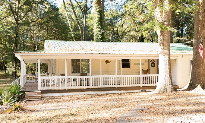 Guntersville House | Serene Getaway Near Guntersville Lake with Spa and Hot Tub