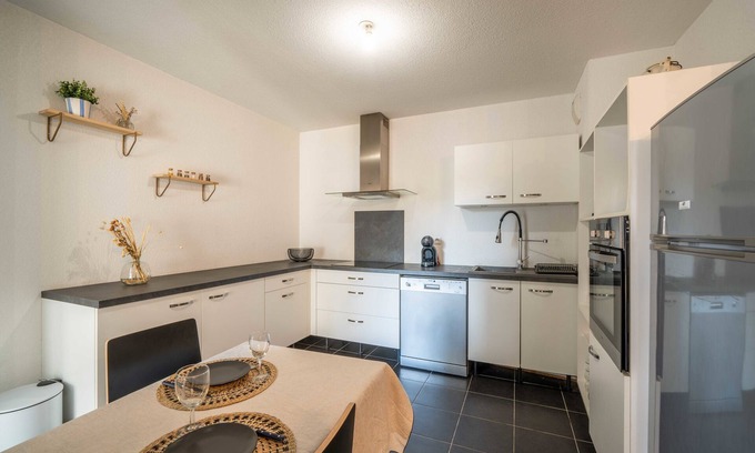 La Lironde Apartment | Peaceful Flat in Montpellier with Family-Friendly Amenities