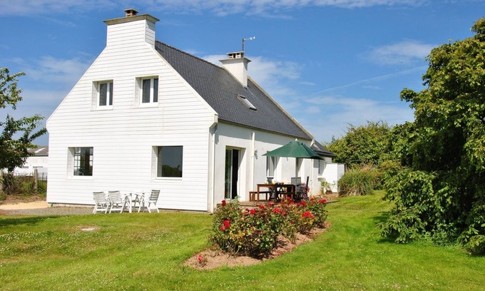 Locquirec House | Tranquil House with Beautiful Garden in Rural Setting