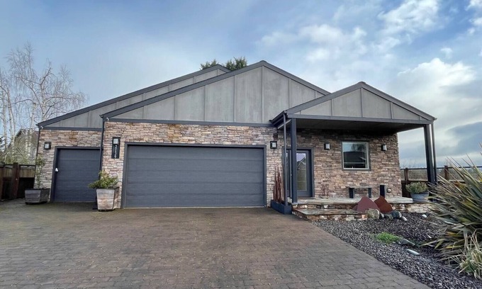 Eugene House | Unique Home in North Gilham: Guest Rated 10/10, Family Friendly