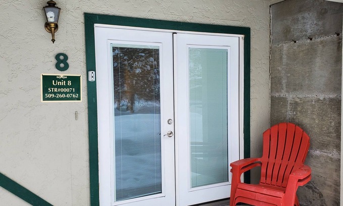 Peshastin Condo | Tranquil Riverfront Apartment Minutes from Leavenworth