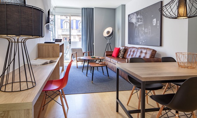 El Camp de l'Arpa del Clot Apartment | Cozy Apartment for 4 Near Sagrada Familia with Spa & Breakfast