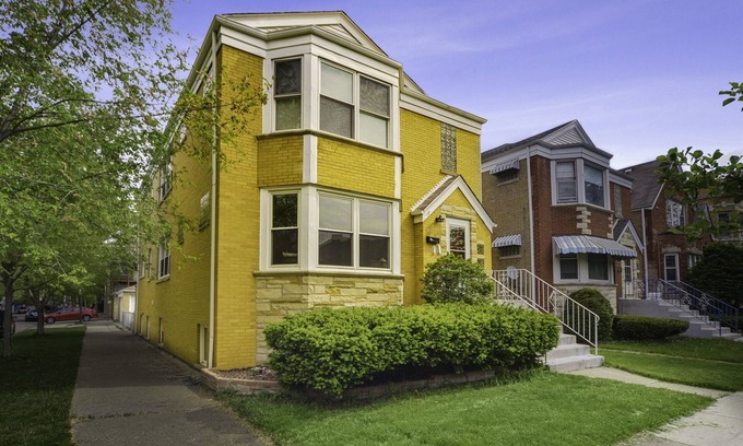 Belmont Cragin Hotel | Peaceful Retreat - Revamped Basement with Pet-Friendly Amenities