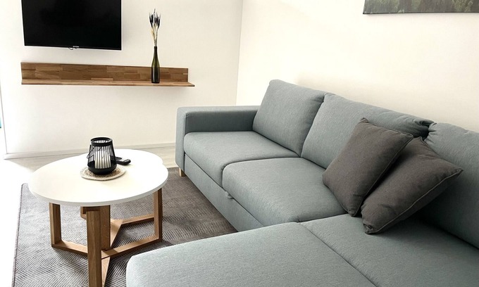 Fulda Apartment | Serene Basement Retreat with Kitchen & Breakfast Included