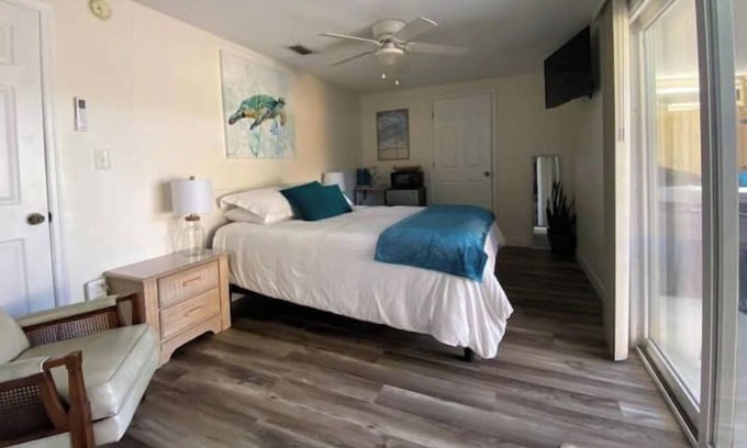 Oldsmar Apartment | Serene Bay Retreat: Hot Tub, Bikes & Pet-Friendly Fun