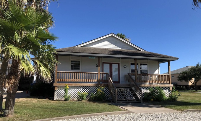 Port O Connor House | Serene Bay House Retreat with Oceanfront Views & Pool