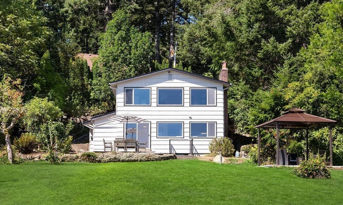 Lilliwaup House | Quiet Beachfront Hood Canal Getaway House!