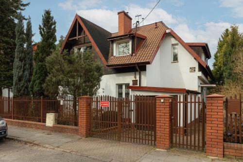 Bemowo House | Serene Bemowo House with Garden, Family-Friendly Retreat