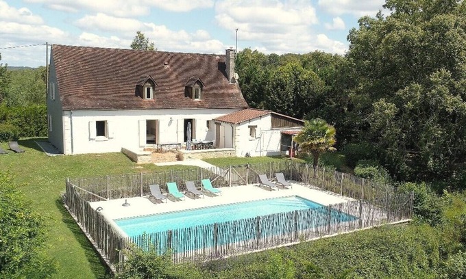 Brouchaud Villa | Tranquil Perigord Villa with Private Heated Pool & Views