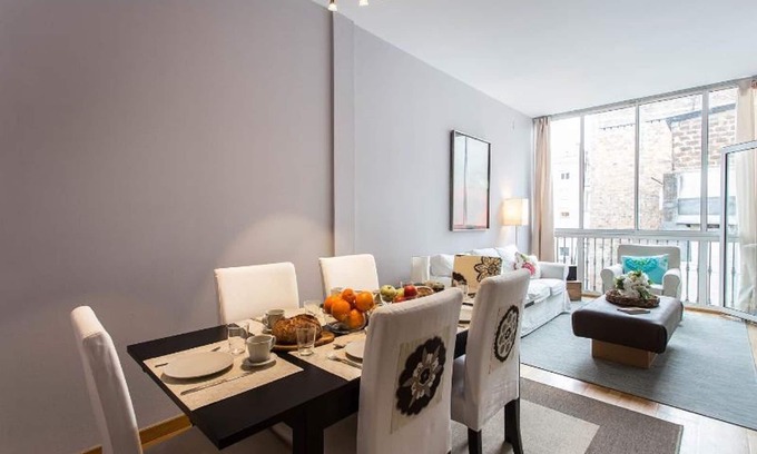 Dreta de l'Eixample Apartment | Bright Eixample Flat with Pool near P. de Gracia