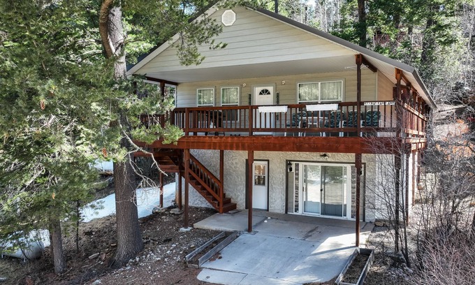 Bear Park House | Peaceful Cabin Retreat in Cloudcroft with Great Amenities