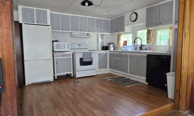 Hubbard Lake House | Peaceful Cabin Retreat on the Thunder Bay River - Guest Rated 9.8
