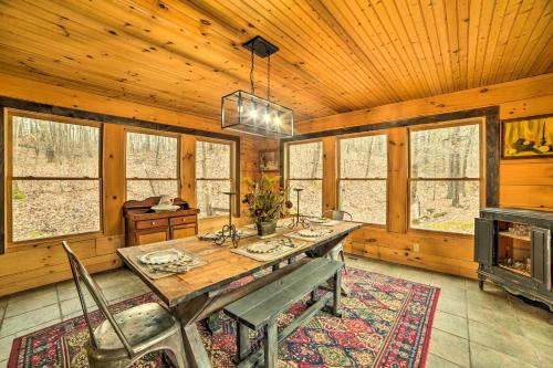 New Concord House | Serene Woodsy Retreat with Deck & Kentucky Lake Access