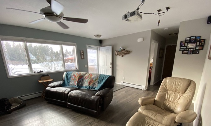 Kodiak House | Sunny Kodiak House: Guest Rated 10/10 with Family Amenities