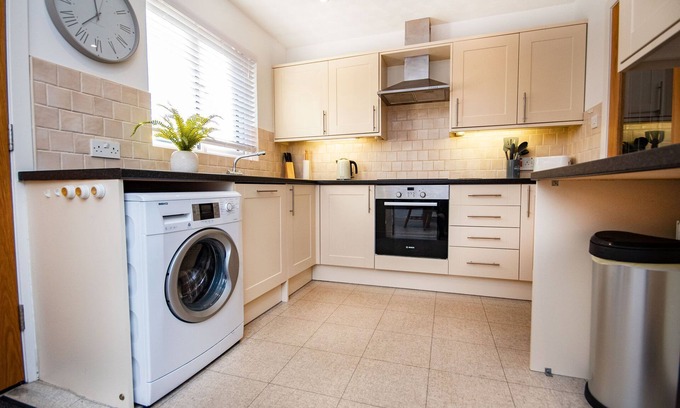 Conon Bridge House | Peaceful Getaway in Inverness: Near NC500 & Family-Friendly
