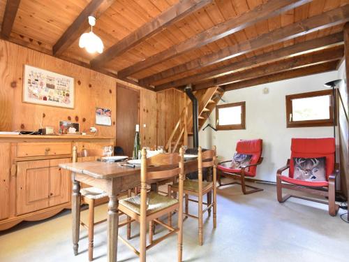 Turquestein-Blancrupt Ski Chalet | Charming Riverfront Chalet: Pet & Child Friendly Retreat