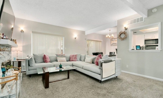 Lenexa House | Inviting TownHome Near Shops & Kansas City Attractions