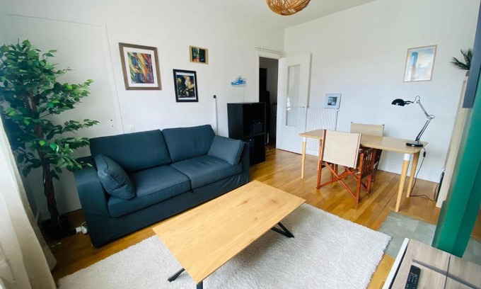 Saint-Jean Apartment | Tranquil Retreat in the Heart of the City for Families