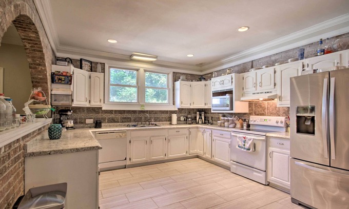 Columbia Cottage | Cozy Columbia Retreat with Fire Pit and Pool Table
